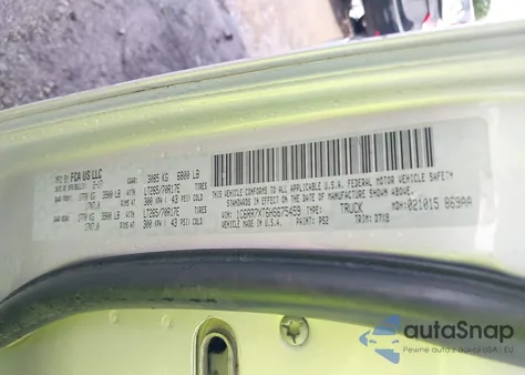 2017 Ram 1500 Ssv 4X4 5'7 Box z USA, uszkodzony, nr VIN 1C6RR7XT6HS675459